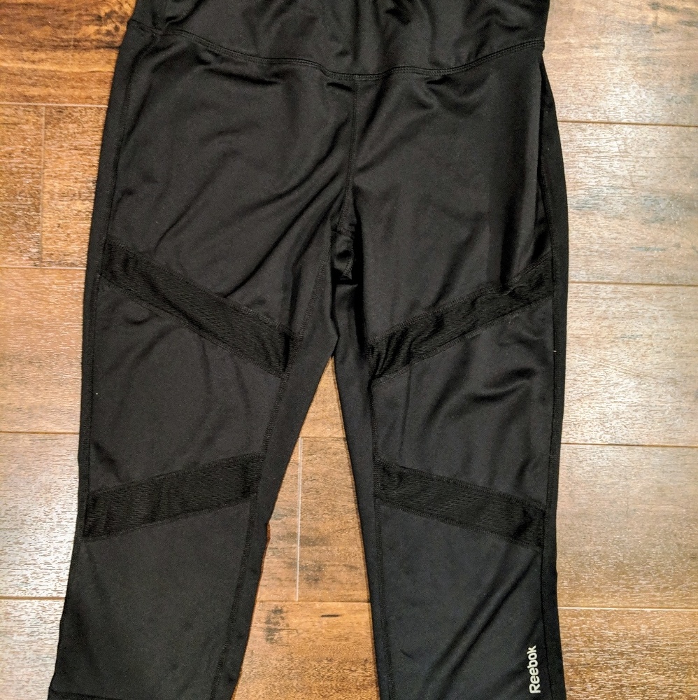 Reebok capri athletic leggings black mesh
